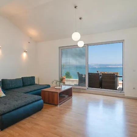 Lovely In Apartment *